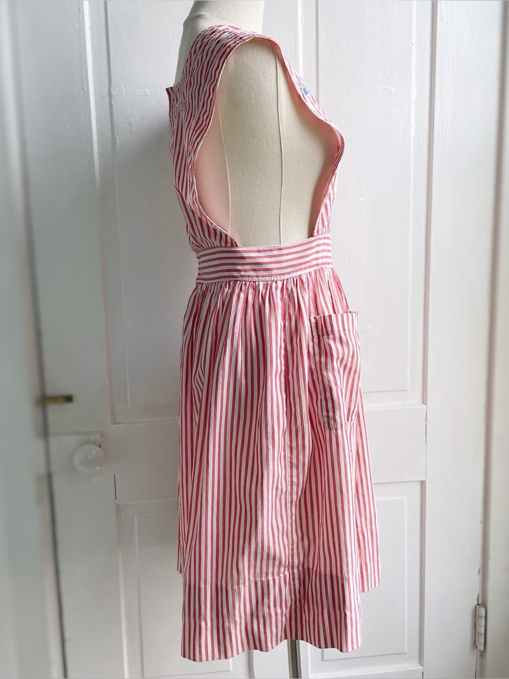 Vintage 50s/60s Candy Striper volunteer Striped White & Pink Pinafore Apron GSH - Picture 3 of 16